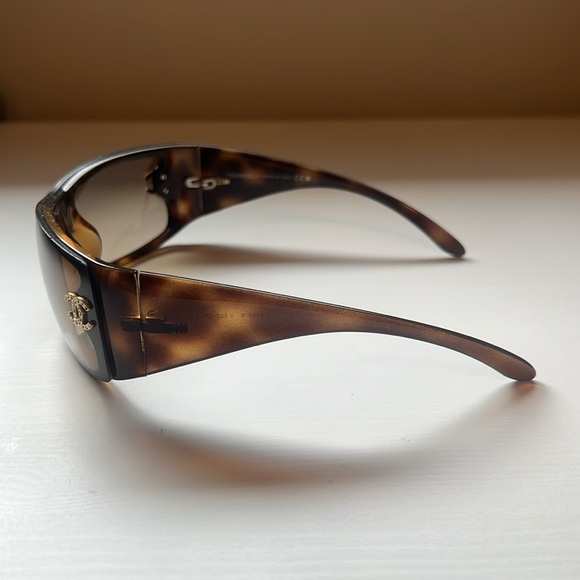 Chanel Brown Gradient Lenses Tortoise Shell With Swarovski - Picture 3 of 6